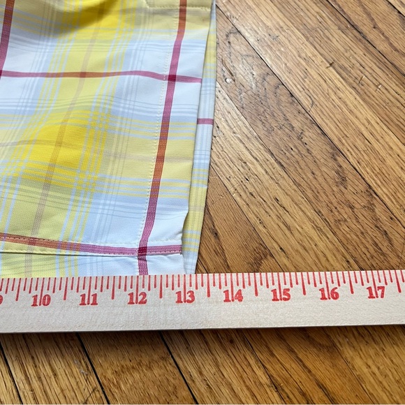 Nike Golf Tour Performance Plaid Yellow Red White Shorts Women's Size 8 - 33x13 - Picture 6 of 10